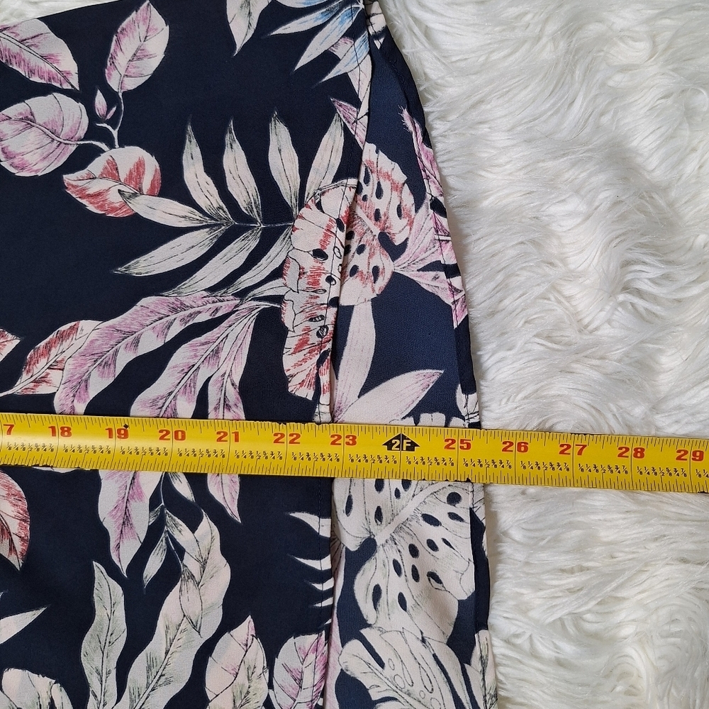 Lush Navy Tropical Print Sleeveless Casual Blouse - Picture 6 of 8